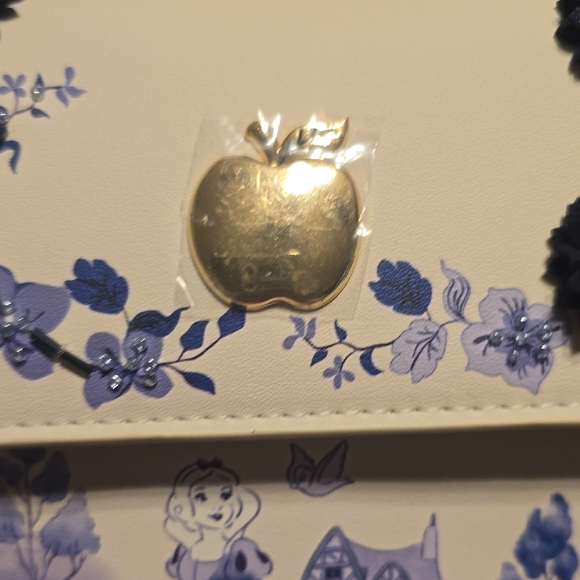 Snow White Floral Blue and White Loungefly BoxLunch Exclusive Bag And Wallet - Picture 13 of 16